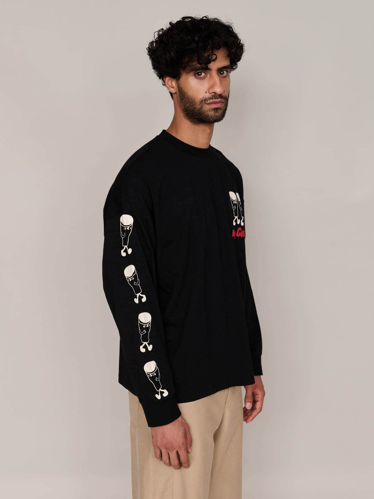 model:Ali wears size L and is 6’1”