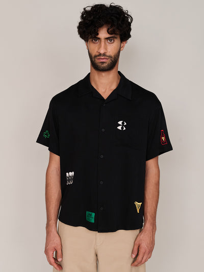  model: Ali wears size L and is 6’1”