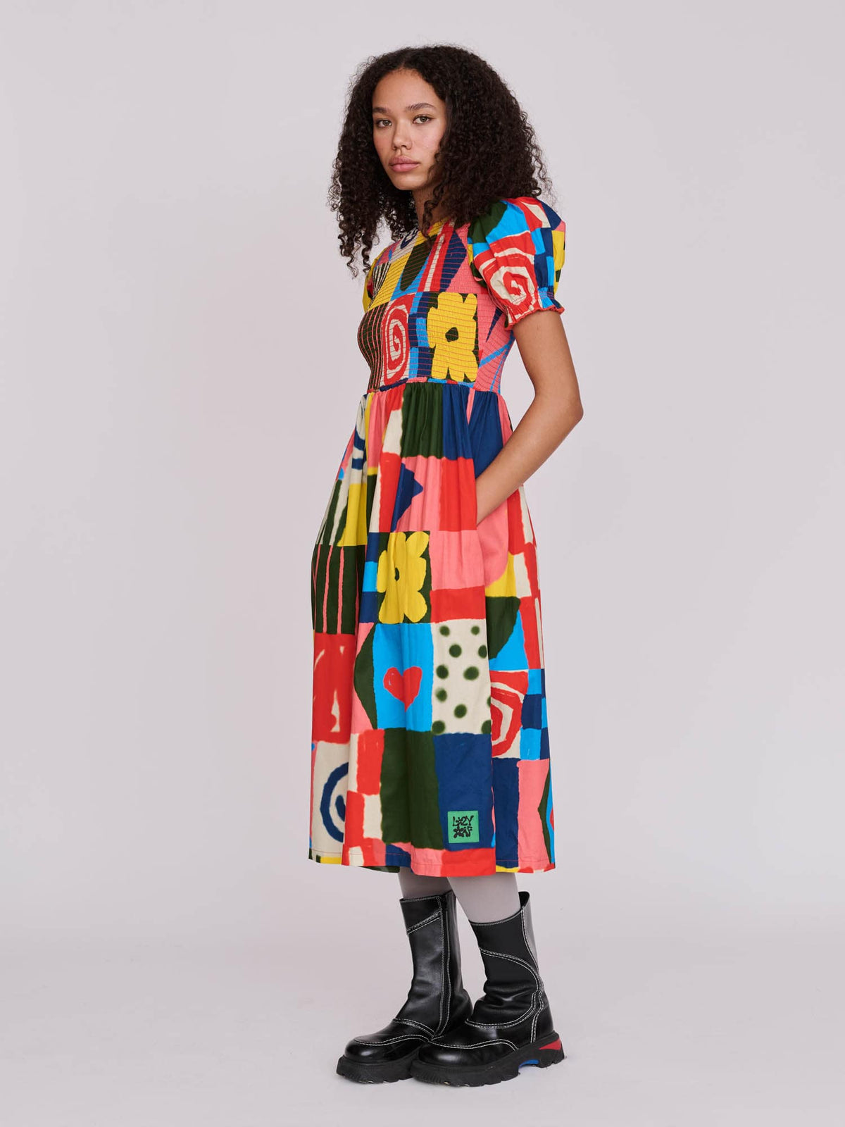 model:Florence wears size 8 and is 5’6”
