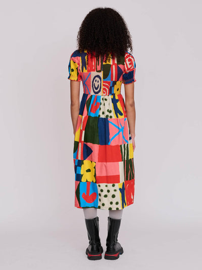 model:Florence wears size 8 and is 5’6”