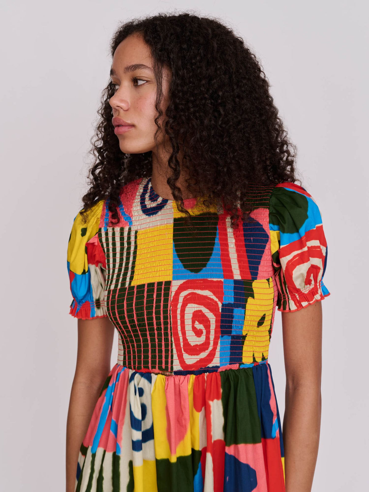 model:Florence wears size 8 and is 5’6”