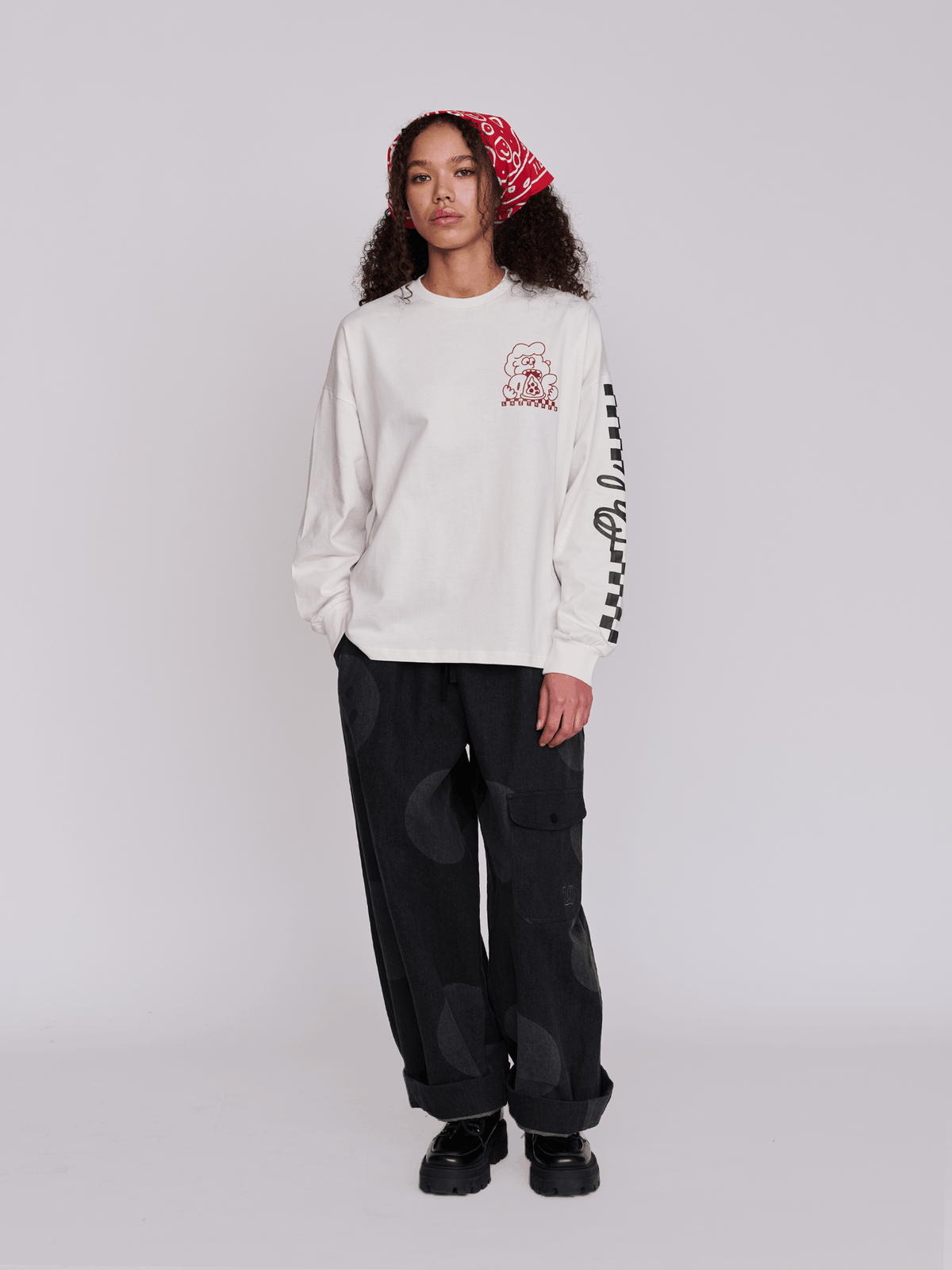 model:Florence wears size S and is 5’6”