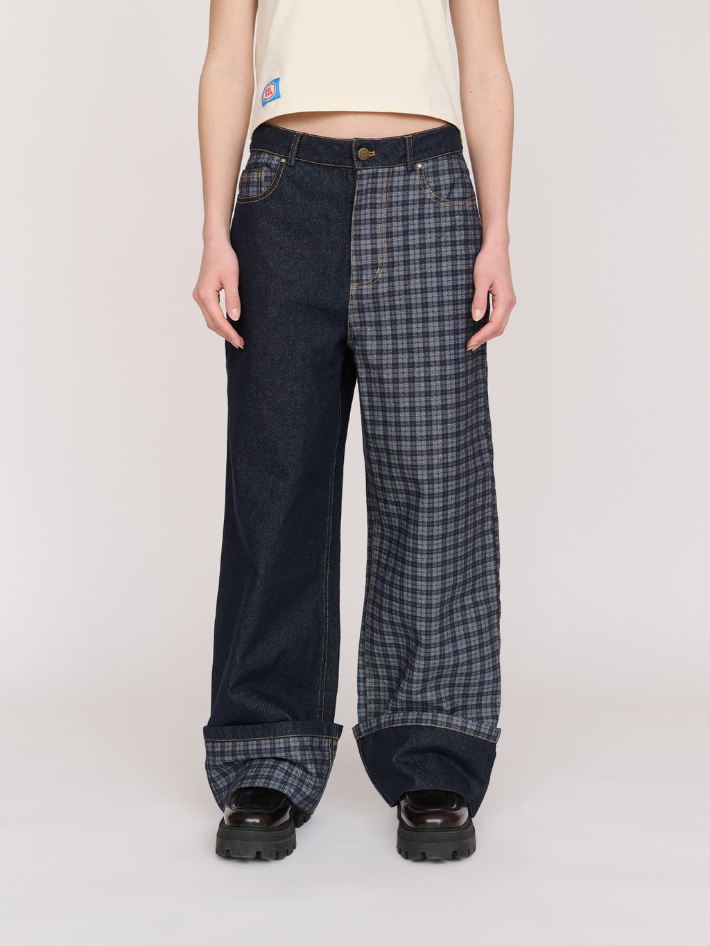 model:Jess wears size 26