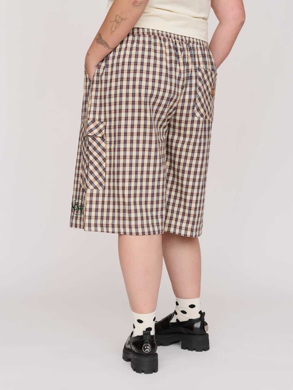 model:Bella wears size XXL and is 5’10”