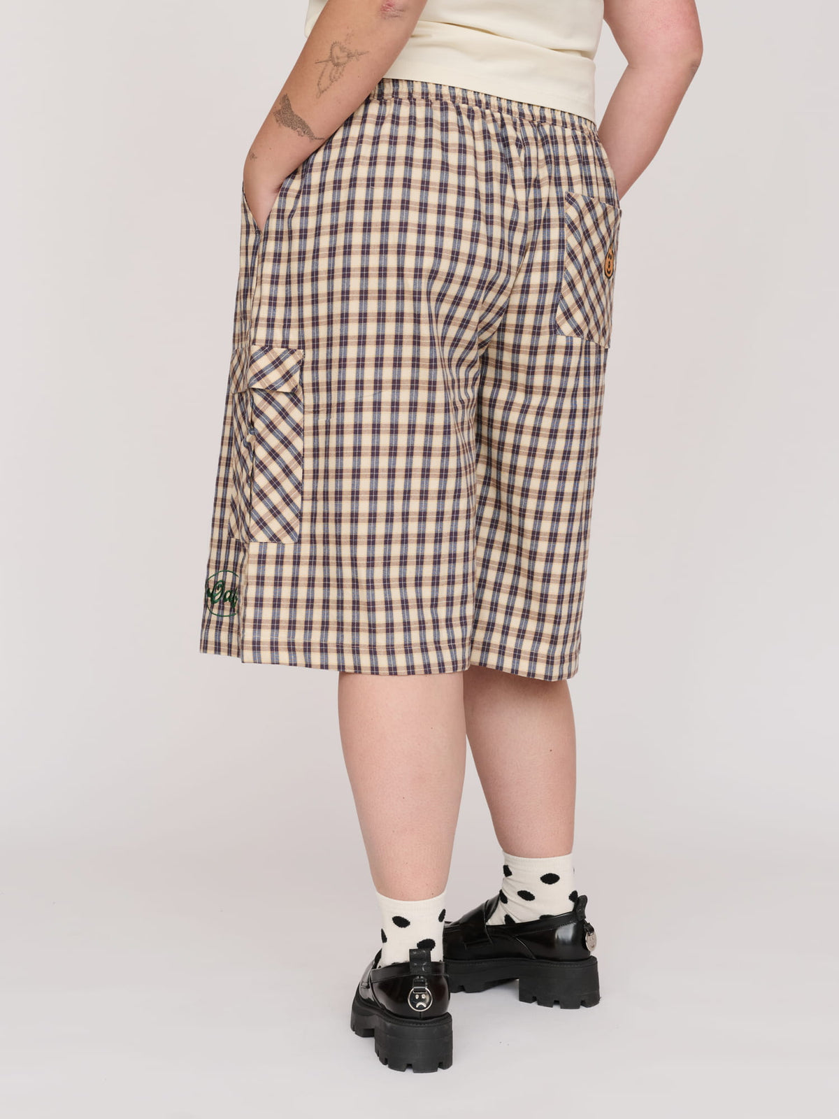 model:Bella wears size XXL and is 5’10”