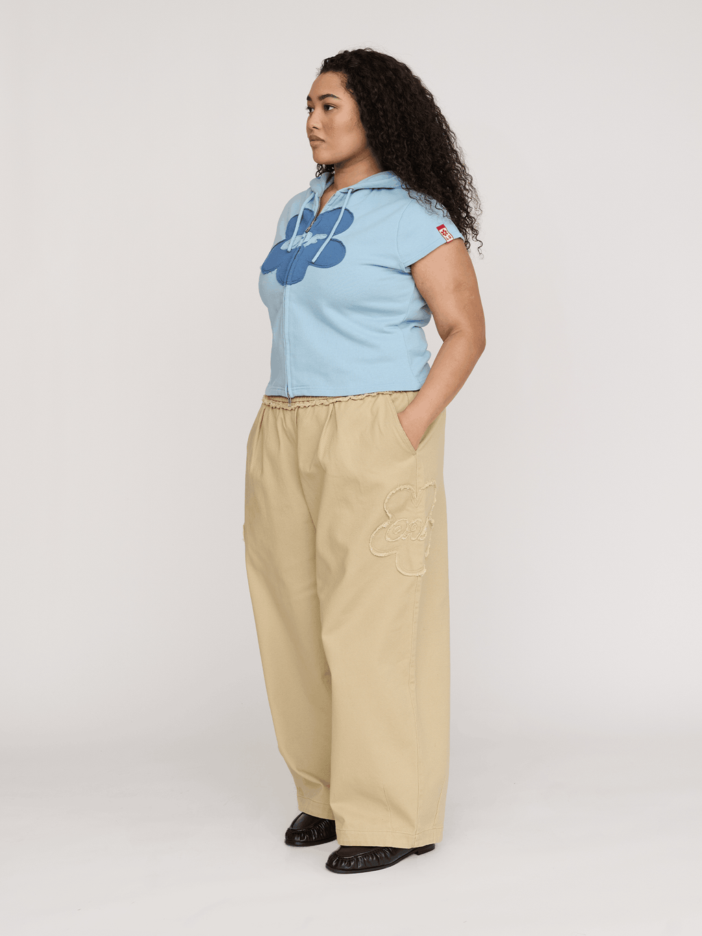 model:Zaynab wears size XXL and is 5’8”
