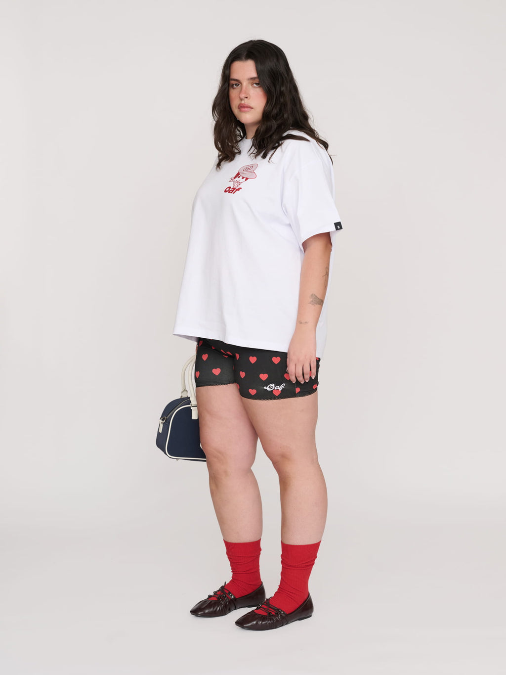 model:Bella wears size 18 and is 5’10”