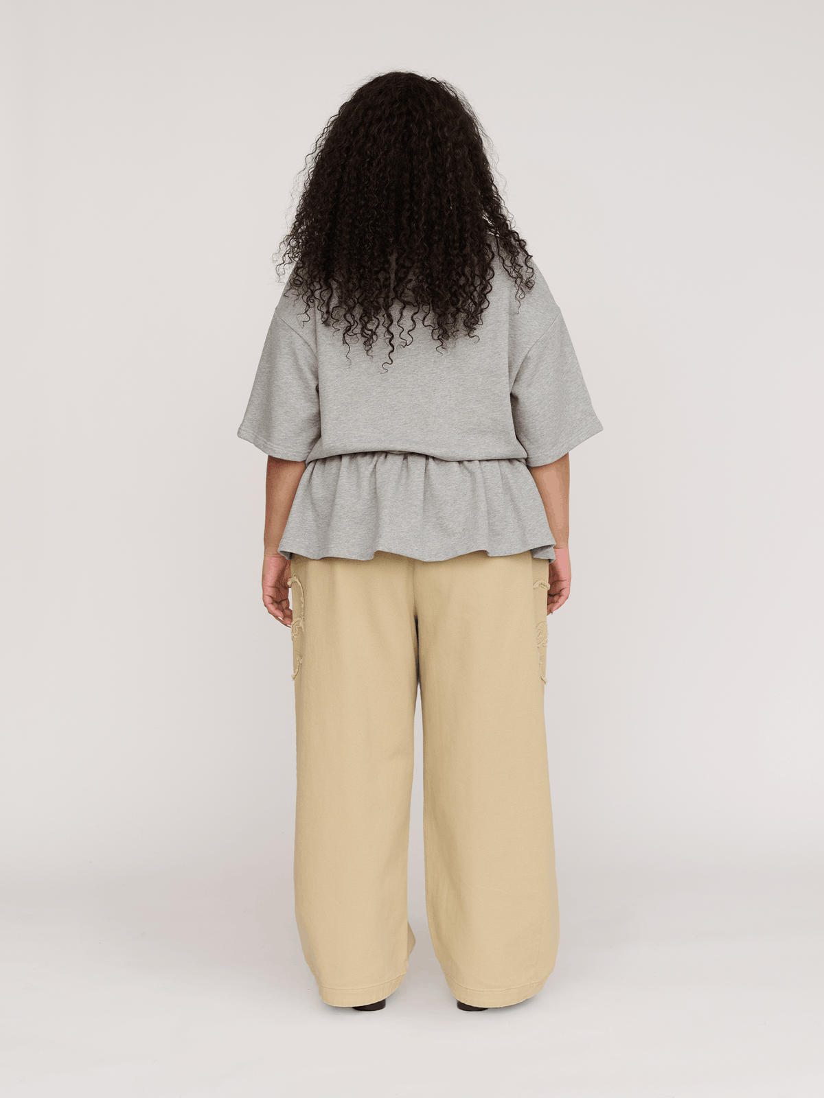 model:Zaynab wears size XXL and is 5’8”
