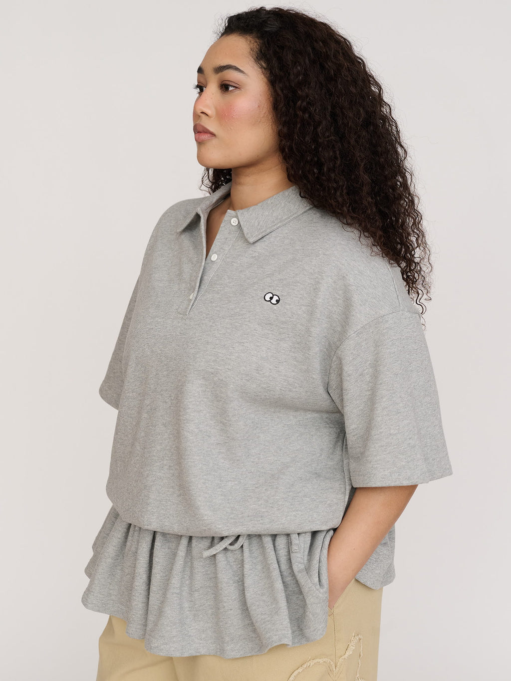 model:Zaynab wears size XXL and is 5’8”
