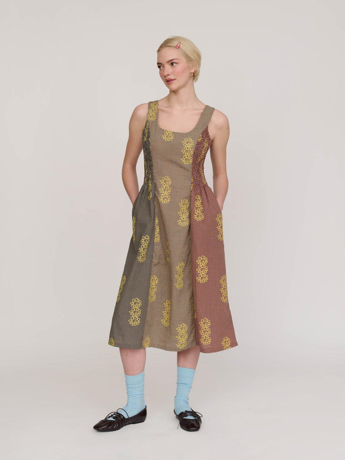 model:Emmie wears size 8 and is 5’6”
