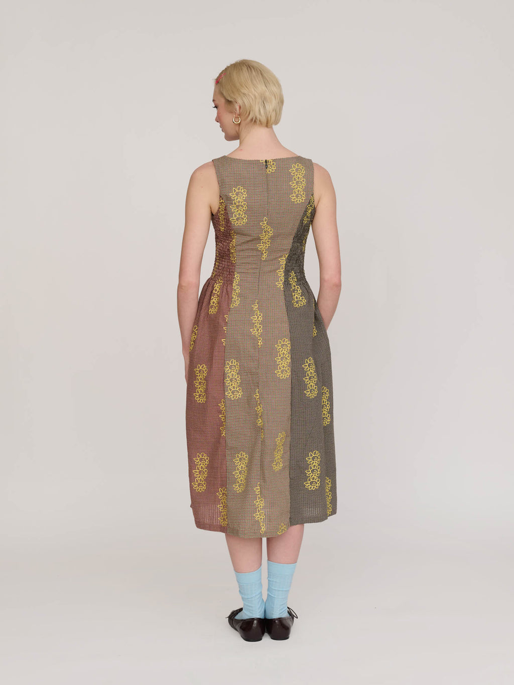 model:Emmie wears size 8 and is 5’6”