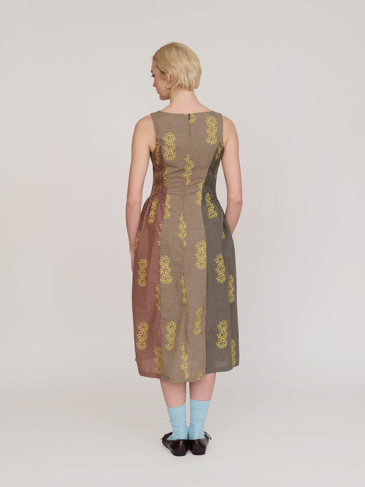 model:Emmie wears size 8 and is 5’6”