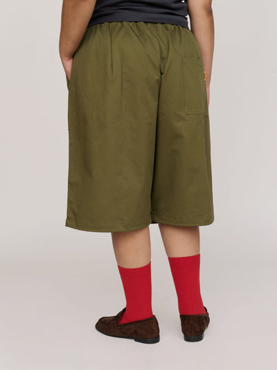 model:Zaynab wears size XXL and is 5’8”