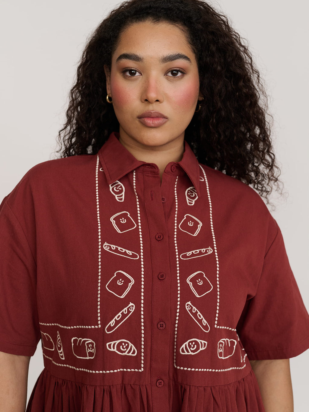 model:Zaynab wears size 18 and is 5’8”