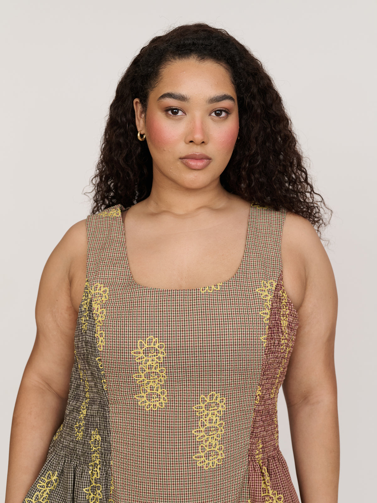 model:Zaynab wears size 18 and is 5’8”