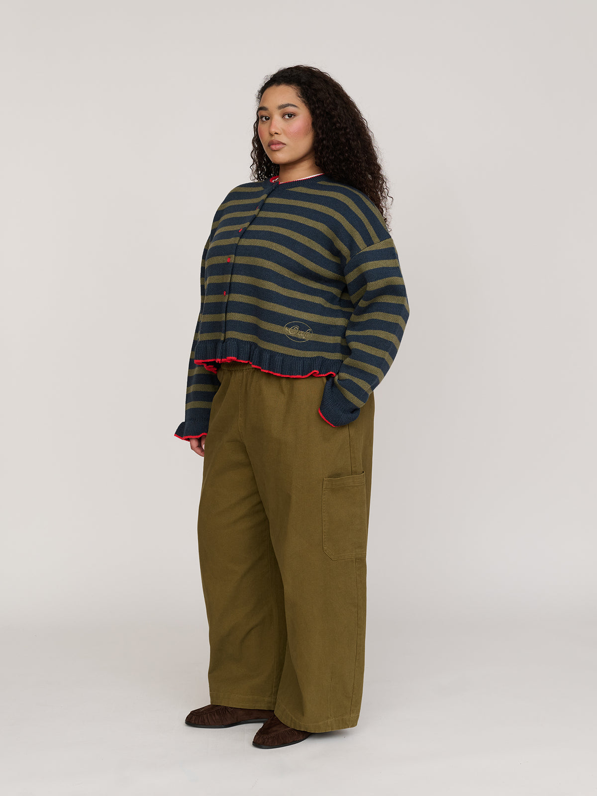 model:Zaynab wears size XXL and is 5’8”