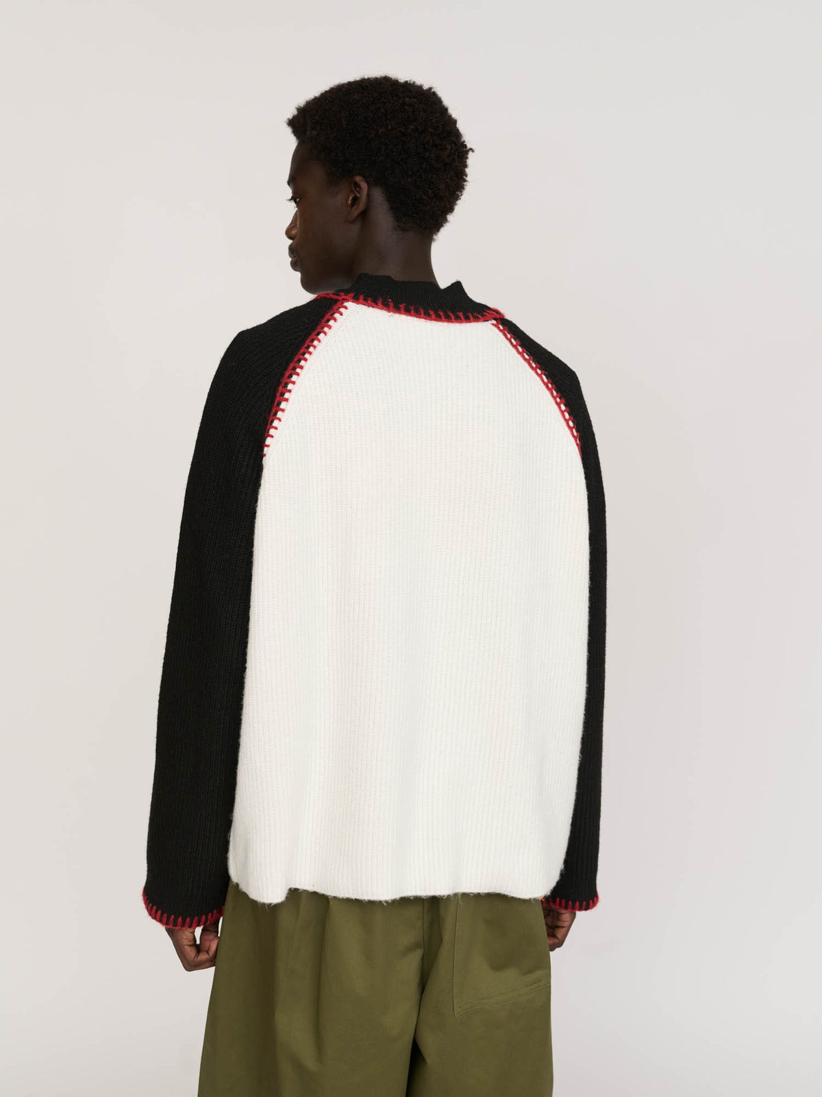 model:Elhadj wears size L and is 6’1”