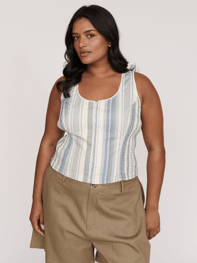model:Sha wears size 18 and is 5’9”, 