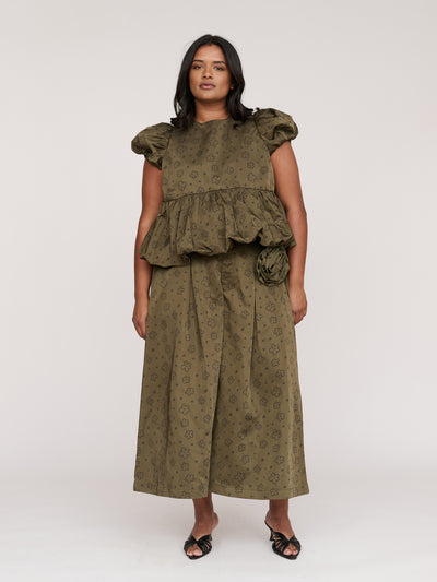 collection-curve, model:Sha wears size XXL and is 5’9”,  collection-curve-bottoms