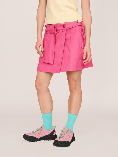 model:Jess wears size 8 and is 5’7”