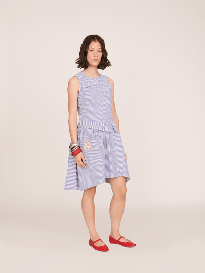 model:Jess wears size 8 and is 5’7”