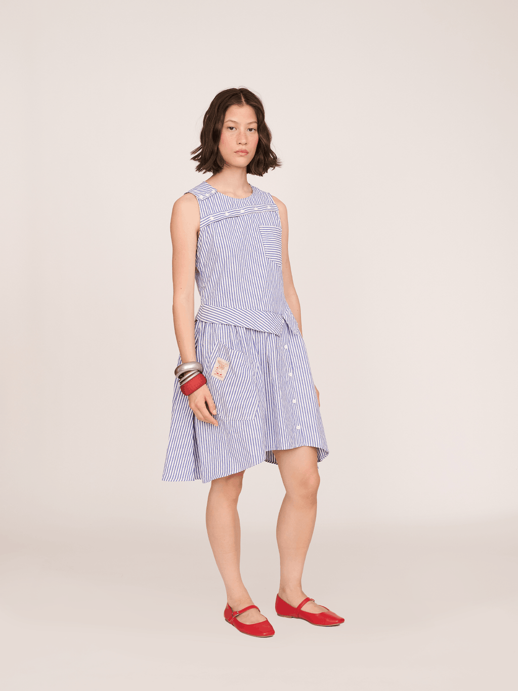 model:Jess wears size 8 and is 5’7”