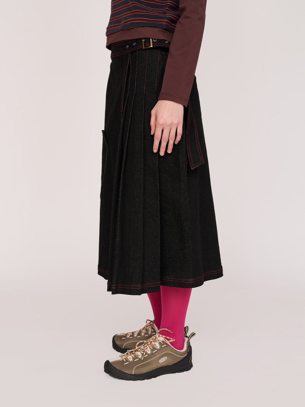 model:Ines wears size 8 and is 5’8”