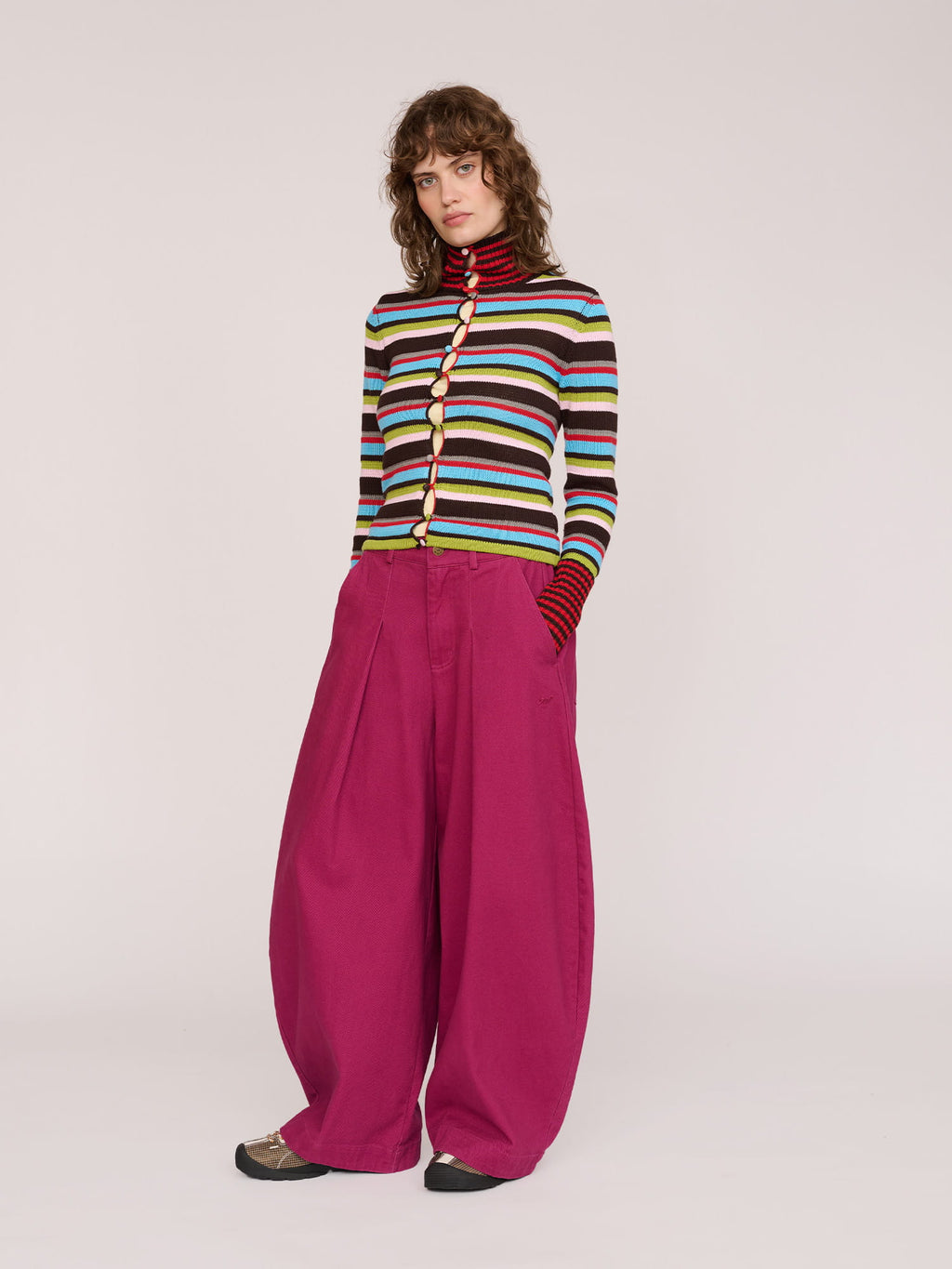 model:Ines wears size S and is 5’8”