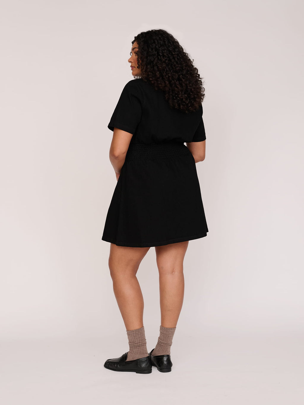 model:Elena wears size 18 and is 5’10”