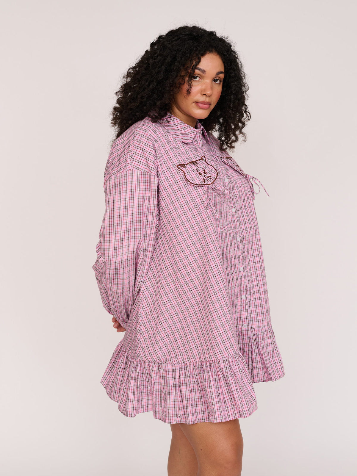 model:Elena wears size XXL and is 5’10”