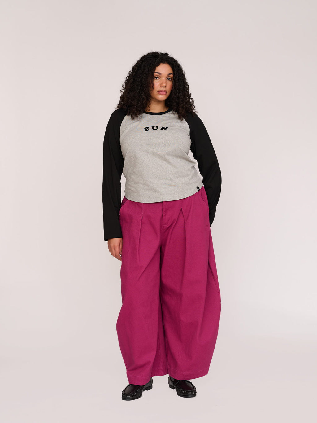 model:Elena wears size 18 and is 5’10”