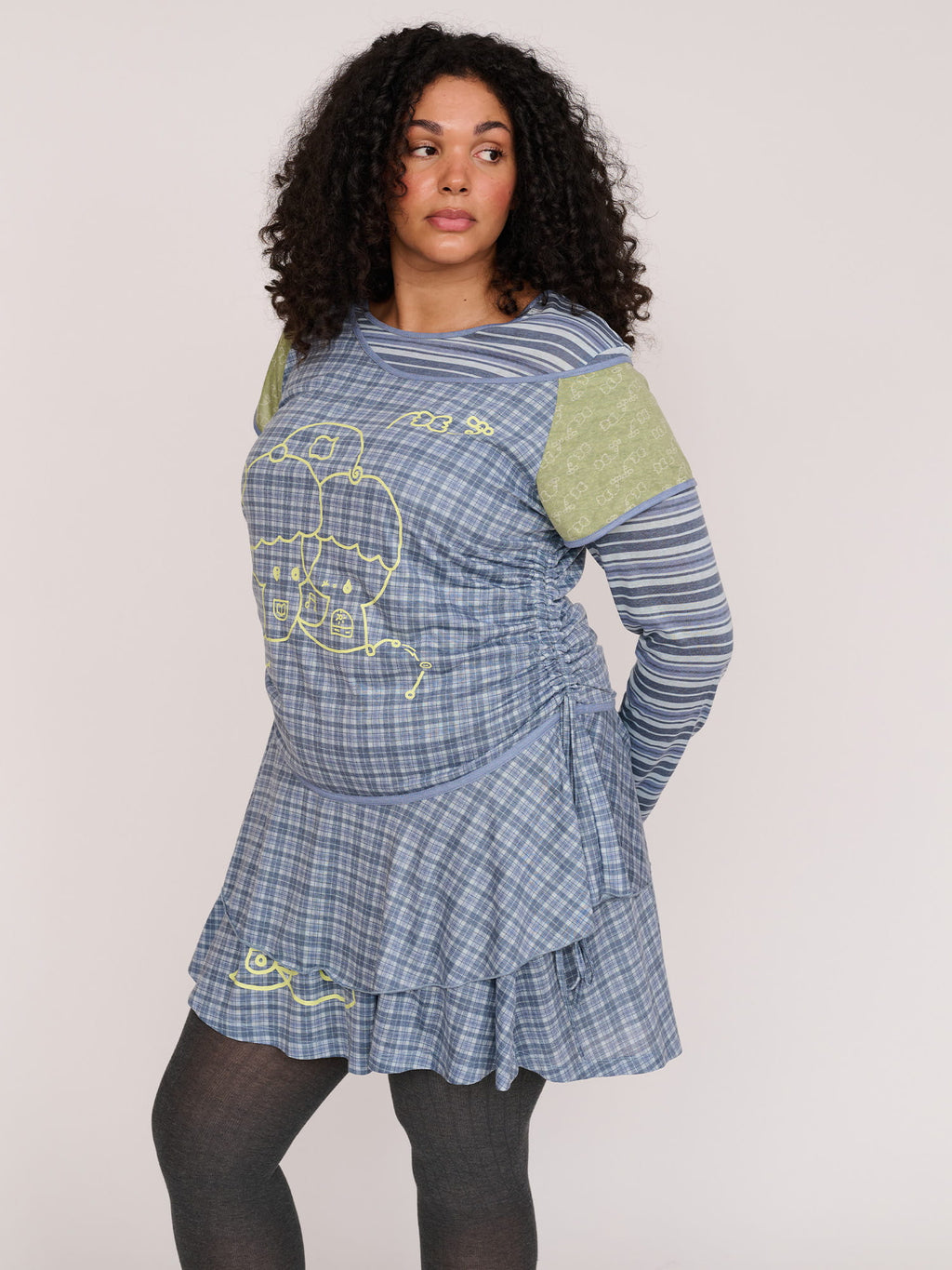 model:Elena wears size 18 and is 5’10”