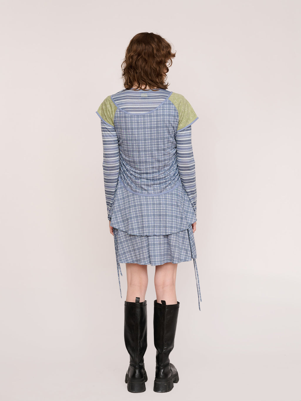 model:Ines wears size 8 and is 5’8”