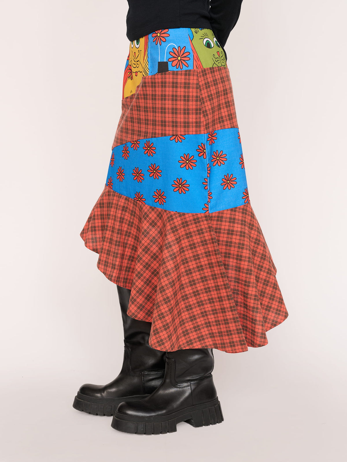 model:Ines wears size 8 and is 5’8”