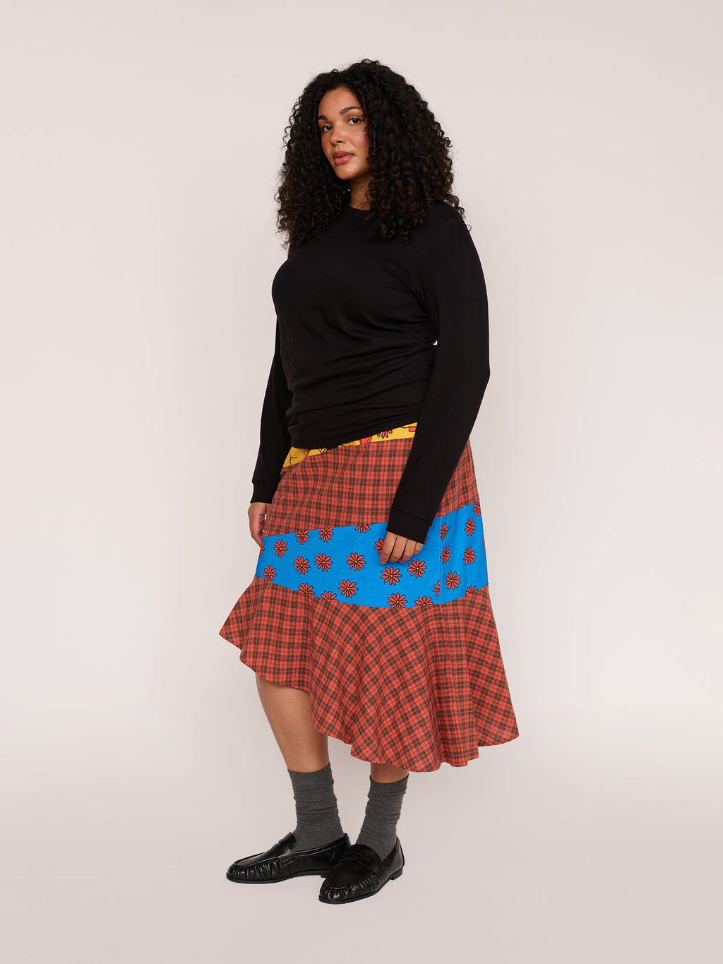 model:Elena wears size 18 and is 5’10”