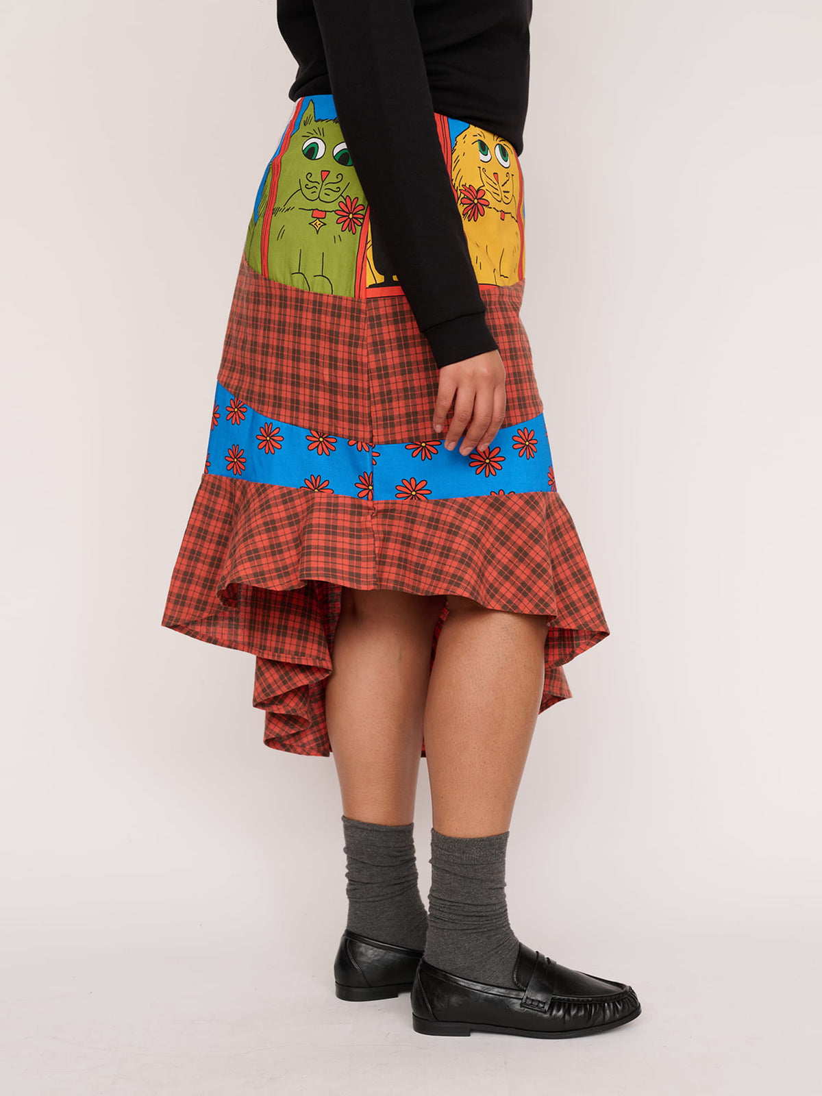 model:Elena wears size 18 and is 5’10”
