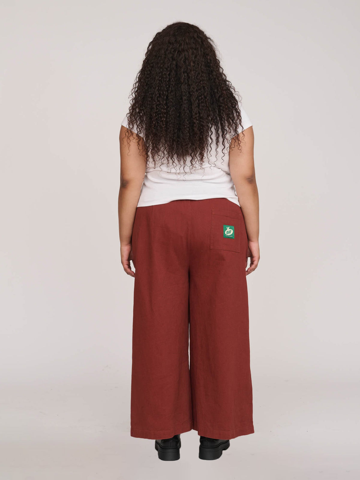 model:Zaynab wears size XXL and is 5’8”