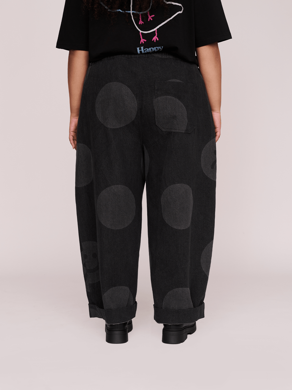 model:Zaynab wears size XXL and is 5’8”