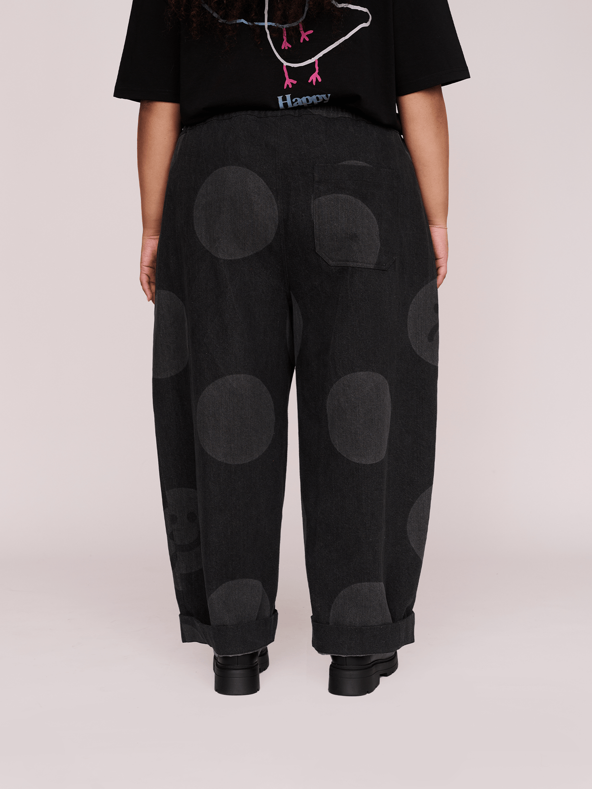 model:Zaynab wears size XXL and is 5’8”