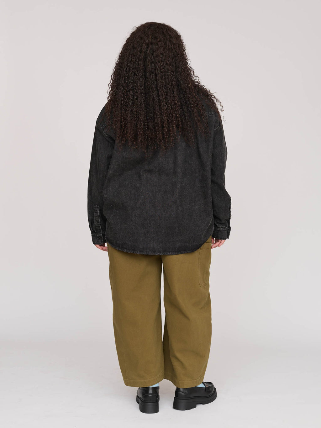 model:Zaynab wears size XXL and is 5’8”