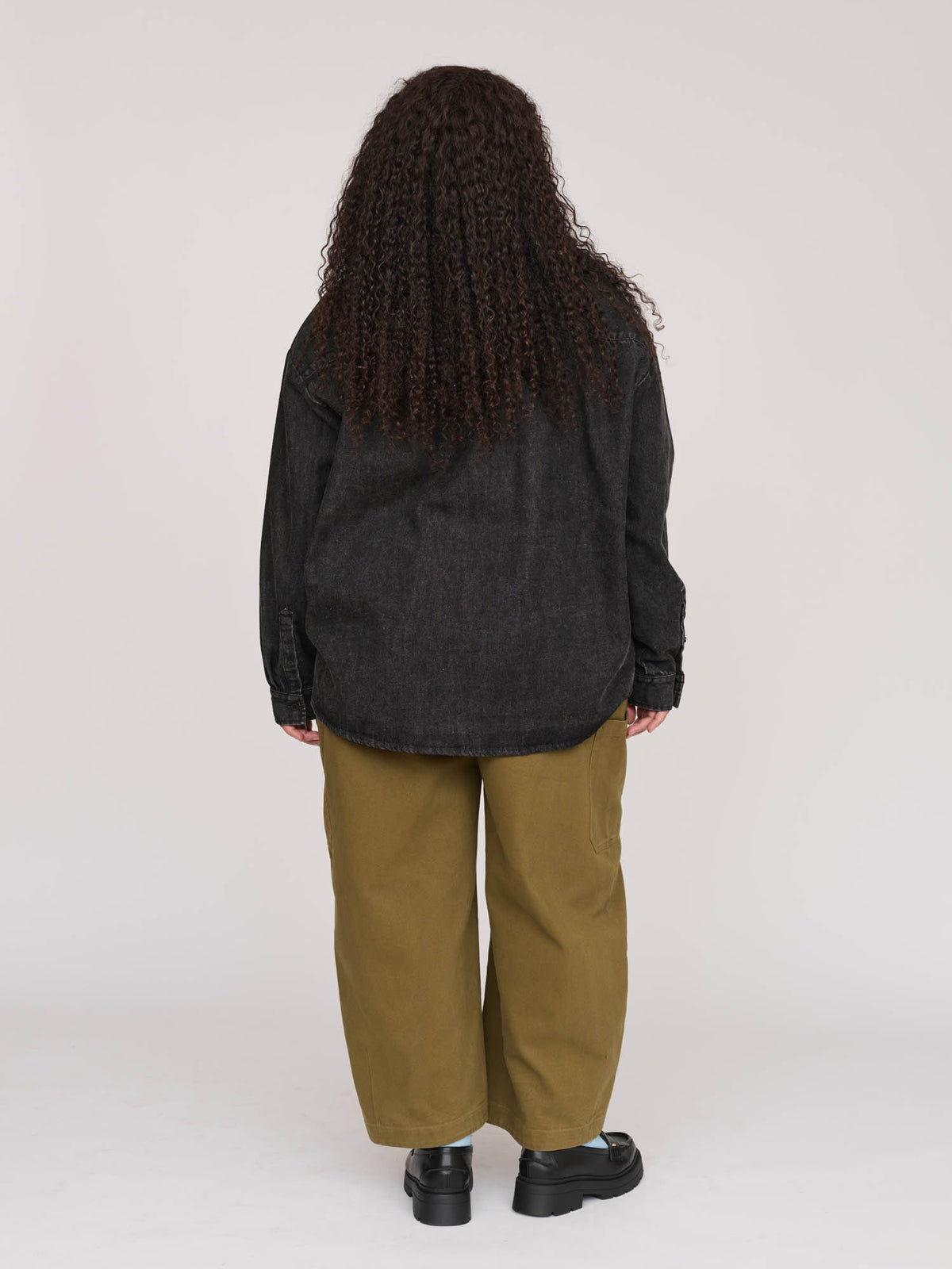 model:Zaynab wears size XXL and is 5’8”