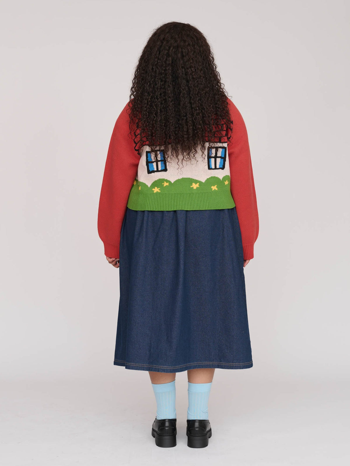 model:Zaynab wears size XXL and is 5’8”