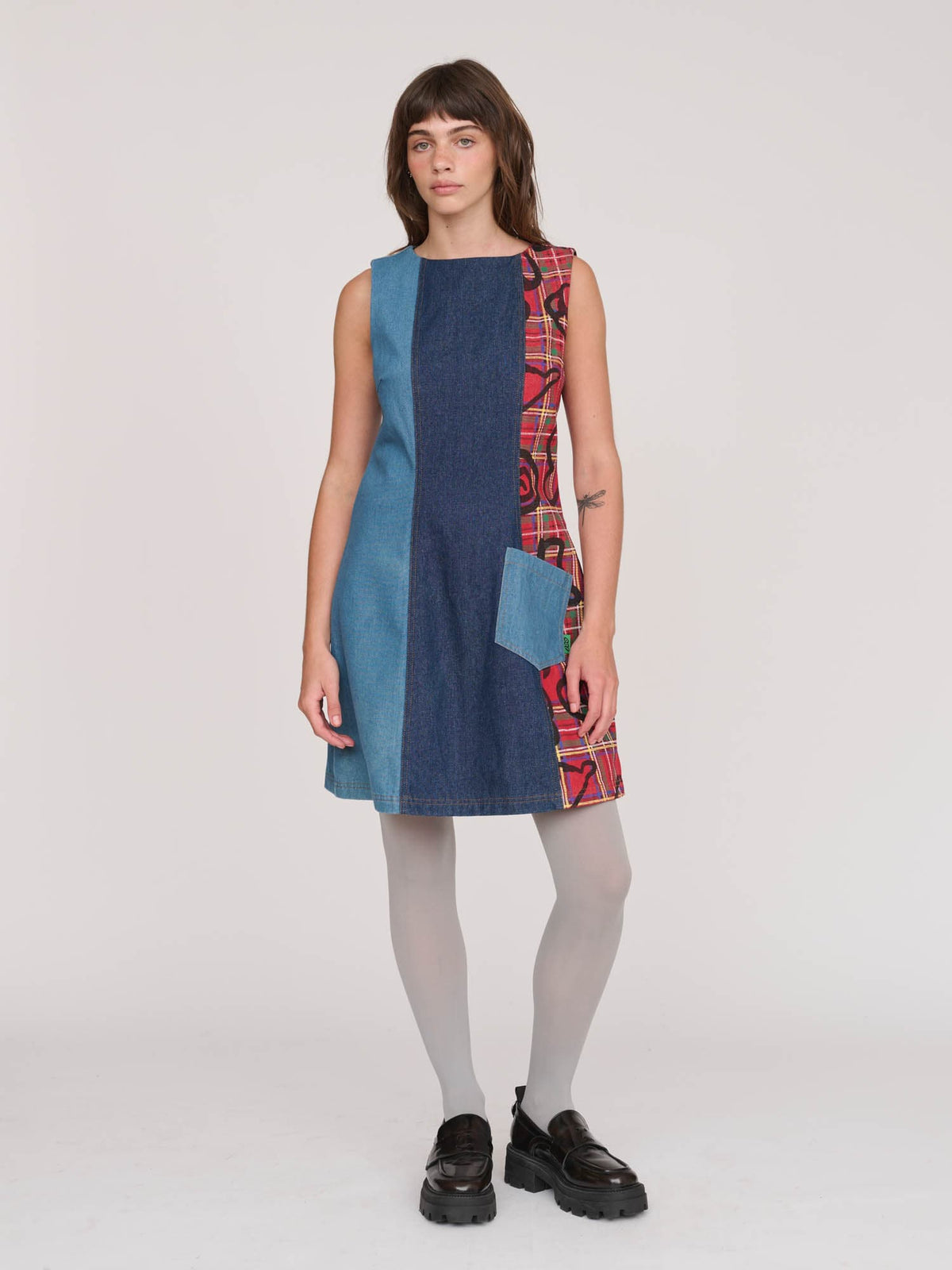 model:Molly wears size 8 and is 5’ 7”