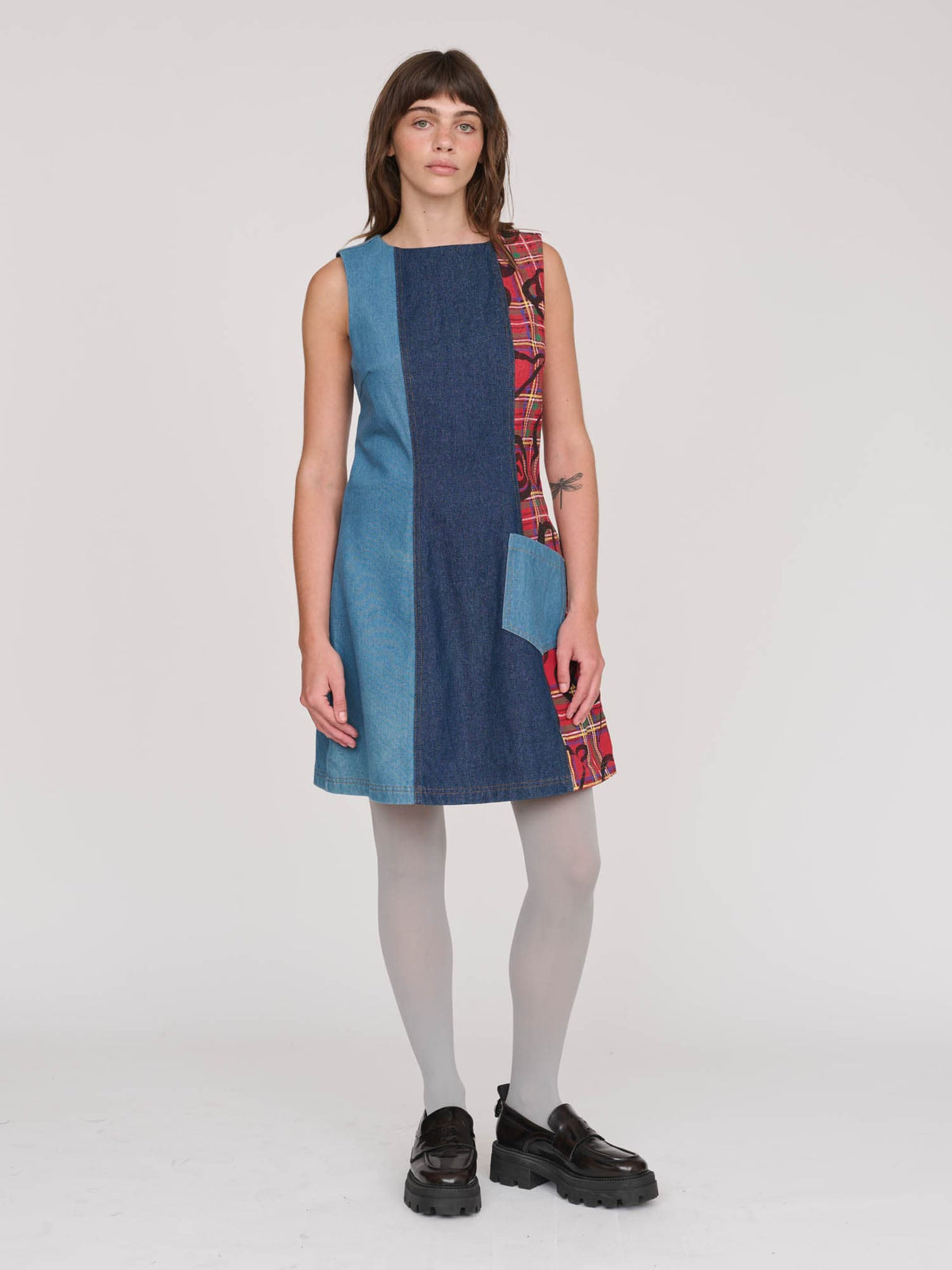 model:Molly wears size 8 and is 5’ 7”