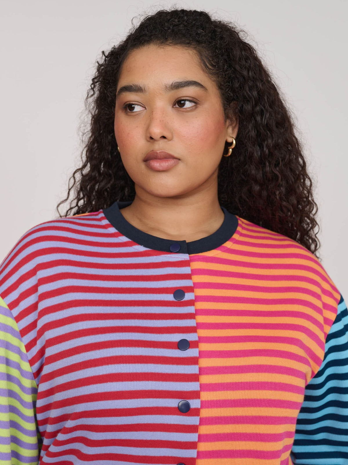 model:Zaynab wears size XXL and is 5’8”