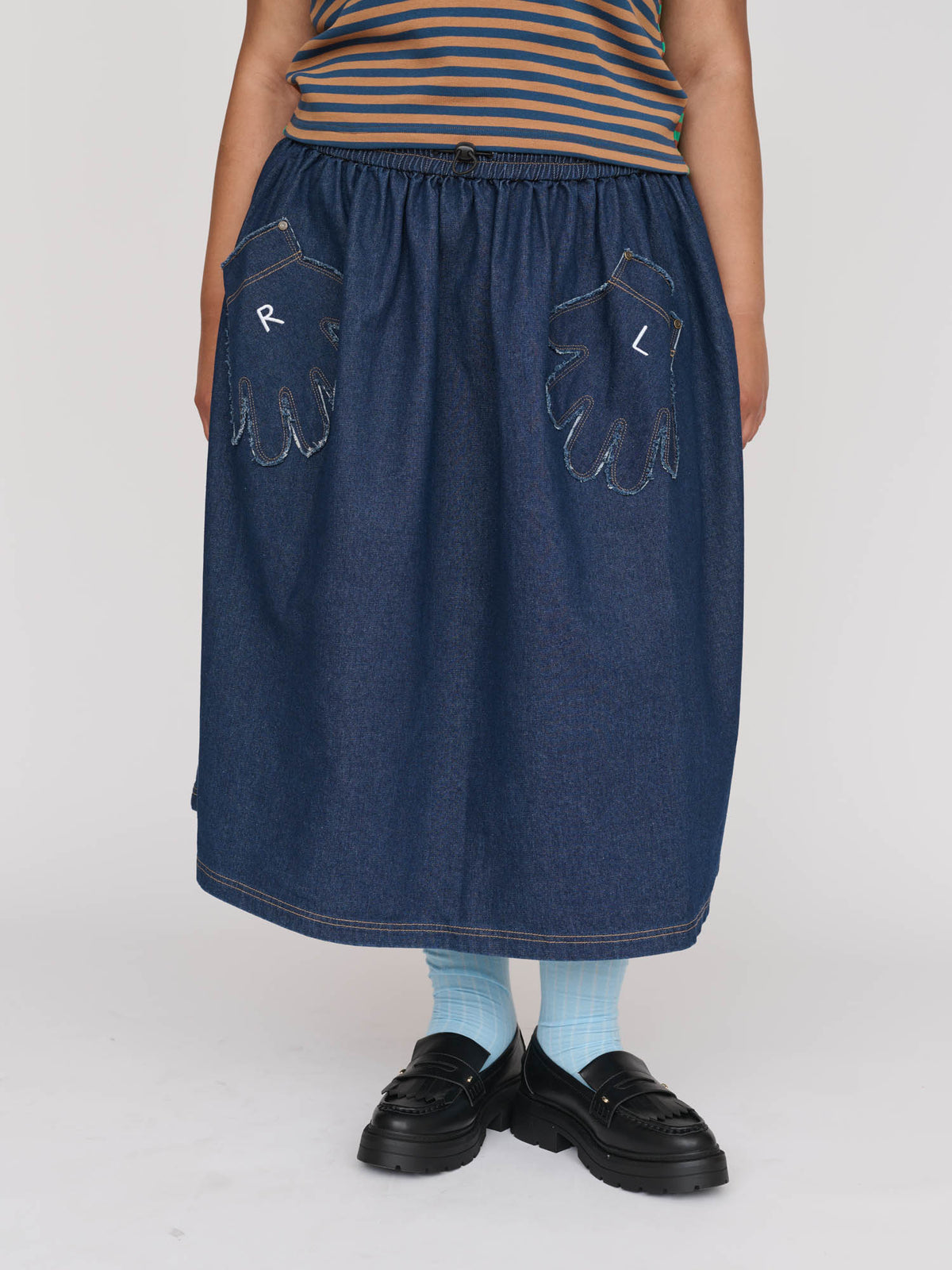 model:Zaynab wears size XXL and is 5’8”