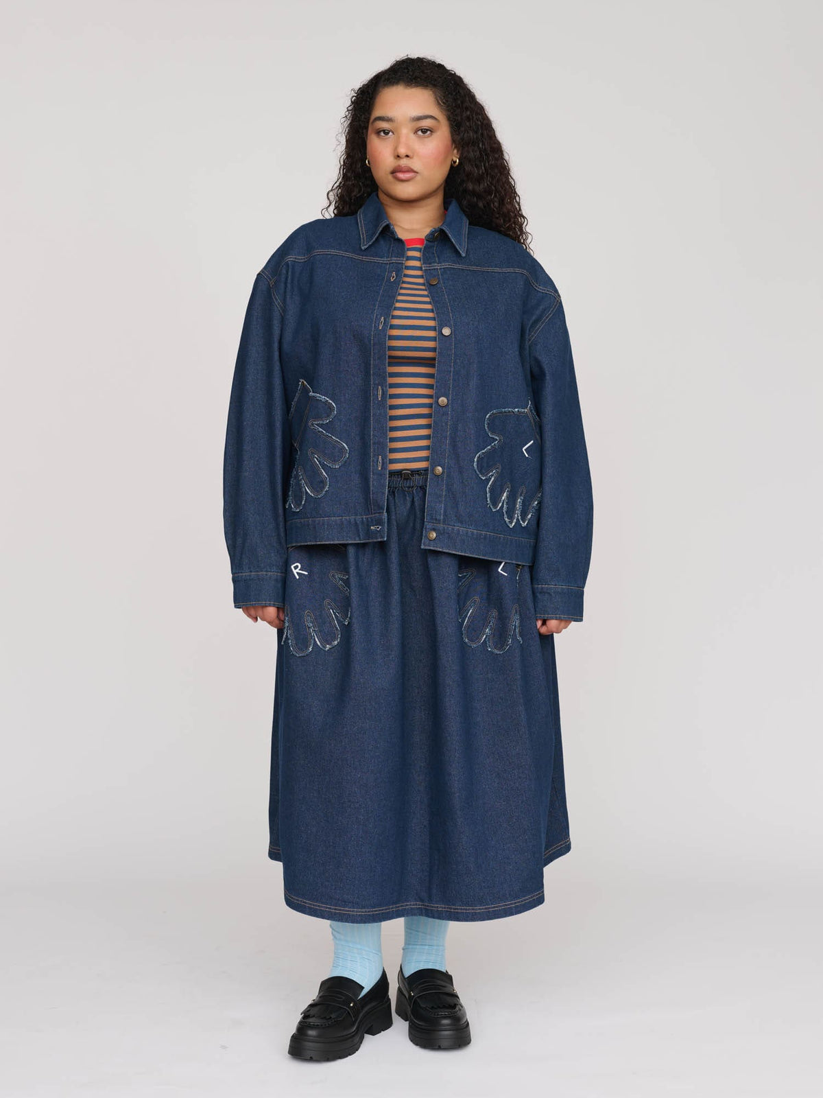 model:Zaynab wears size XXL and is 5’8”