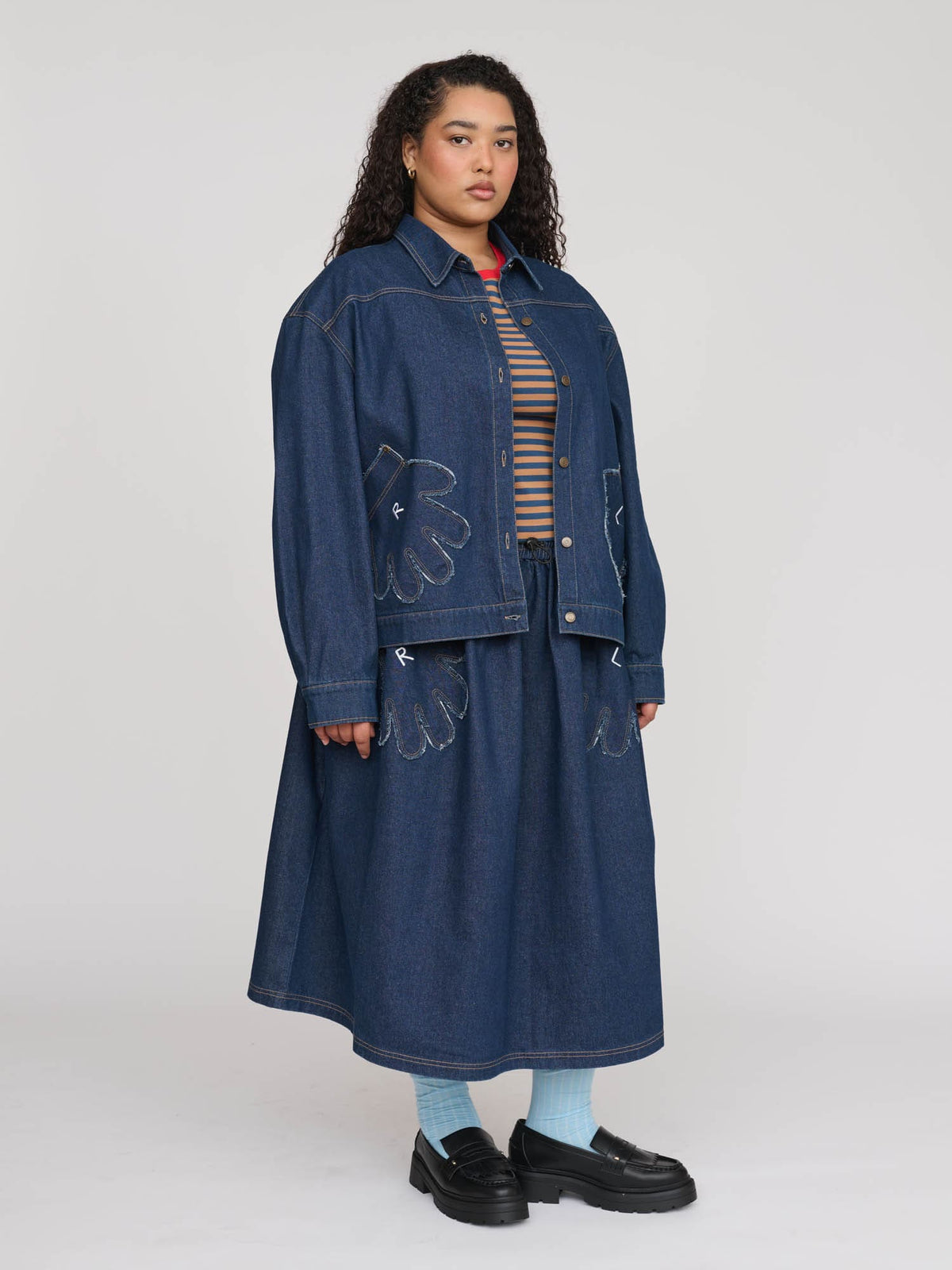model:Zaynab wears size XXL and is 5’8”