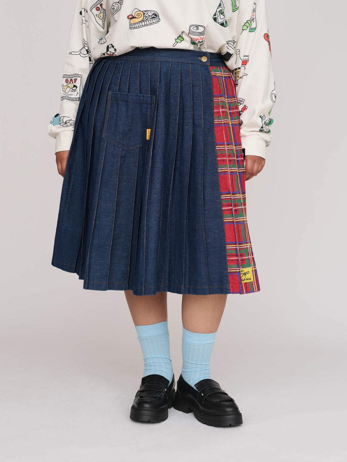 model:Zaynab wears size XXL and is 5’8”