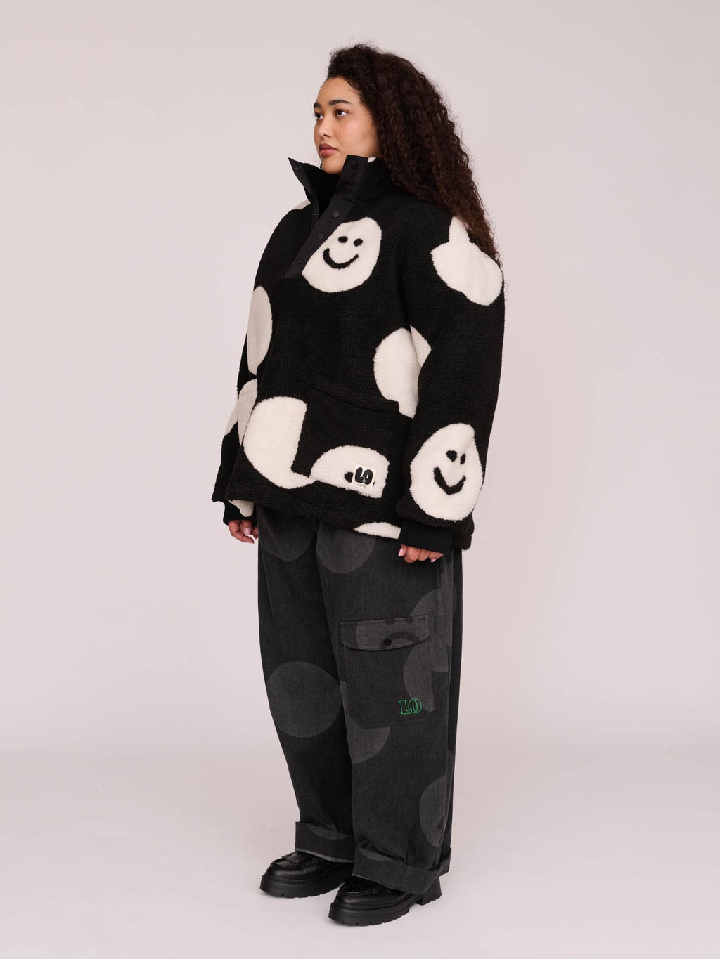 model:Zaynab wears size XXL and is 5’8”